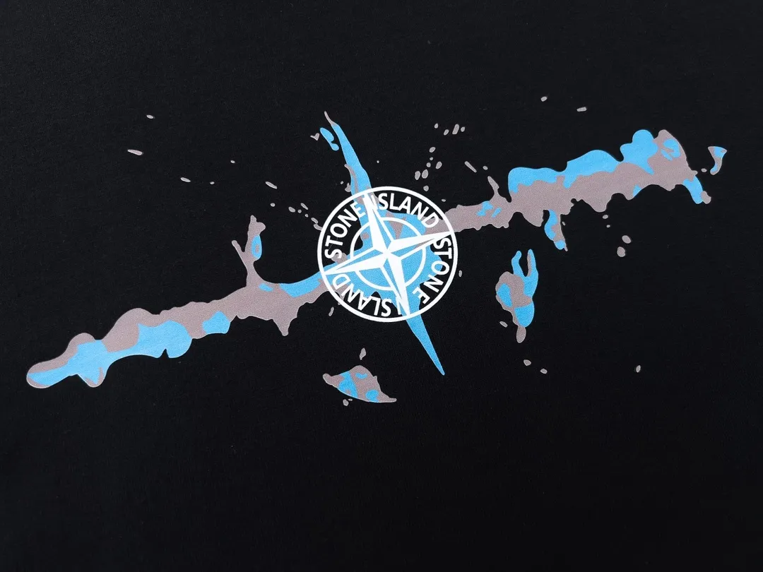 W651#P110💰 [Stone lsland/Stone Island summer new rust compass front and back printed pattern short-sleeved T-shirt] ⚠️[Original creation, high control of details] - Made of 260 grams of combed cotton, 32 count double yarn, soft and comfortable to the touch, sweat-absorbent and breathable. - Simple, basic and versatile style, original quality, the first choice for couples. - Made in a large factory, four needles and five threads on the shoulder, neat alignment, high quality workmanship. - Same style for men and women. Very versatile, one piece for everyone, details are clearly visible. Color: Black White Size: M L